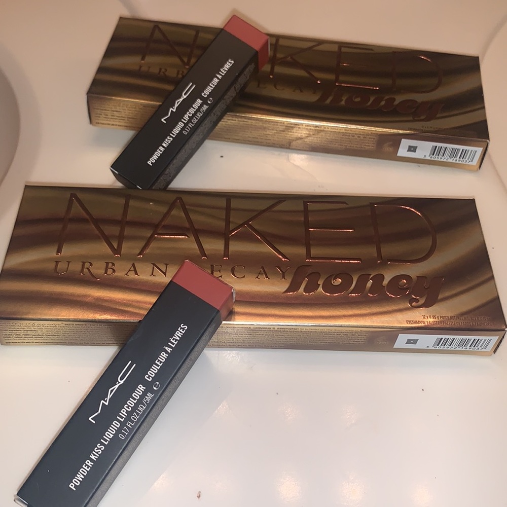 NIB‼️ Urban Decay Honey palette 🤎💛🧡🤎 and MAC Powder Kiss Liquid Lipcolour